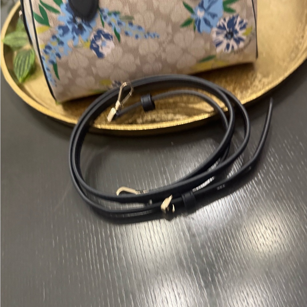 Kate Spade ♠️ Spade Flower Floral Small
Dolly Duffle -NWT - Picture 9 of 9